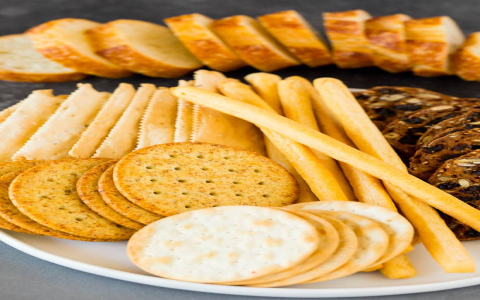 What Are the Best Crackers for Charcuterie Board? Simple and Delicious Choices for Your Guests.