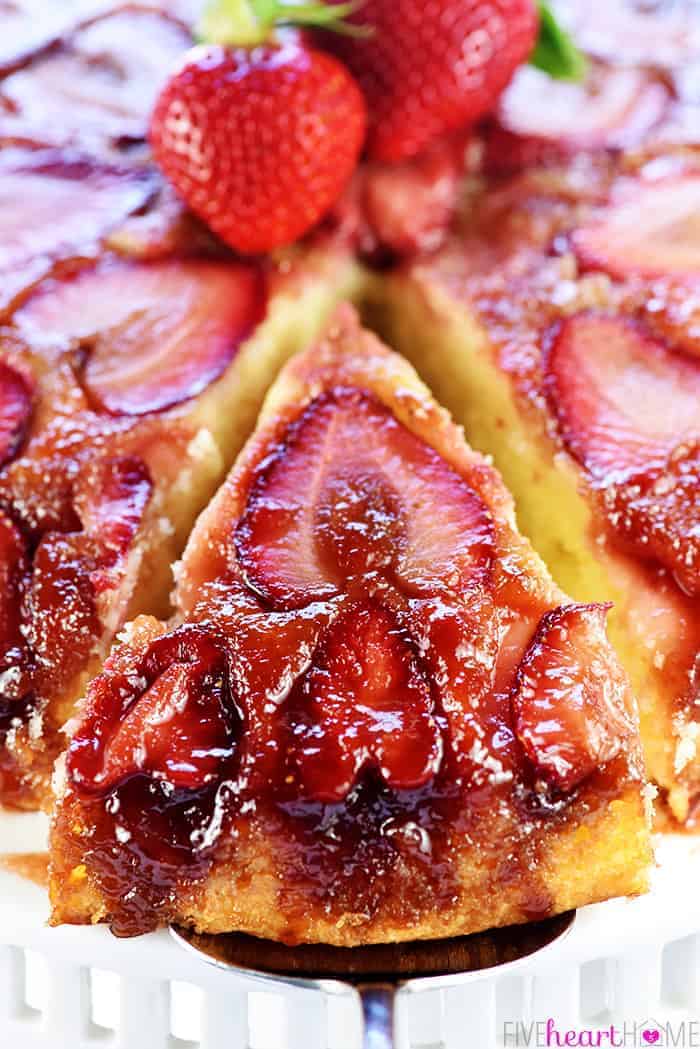 The Best Strawberry Pineapple Upside Down Cake: Try This Foolproof Recipe Today and Impress Your Friends!