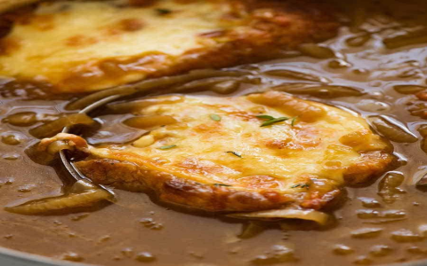 French Onion Soup: What to Eat with It for a Satisfying and Hearty Meal
