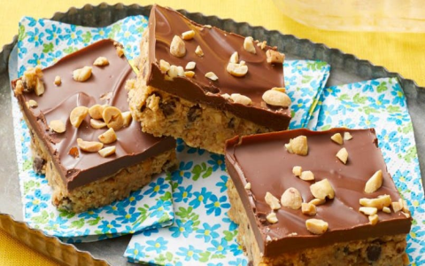 Rice Krispies Peanut Butter White Chocolate: How to Make the Ultimate No-Bake Snack for Parties and Holidays.