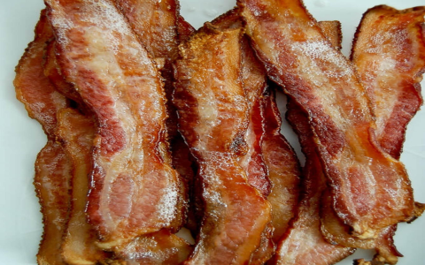 Bacon Strips: How to Cook Them Perfectly (Simple Kitchen Tips for Crispy Bacon)