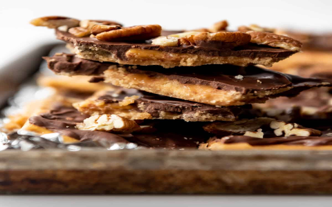 Gluten Free Soda Crackers: Easy Recipe & Where to Buy