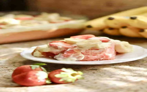 Quick dessert recipes with strawberries and bananas for a sweet treat.