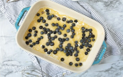 Quick Blueberry Dump Cake With Cream Cheese: Ready in Under an Hour!