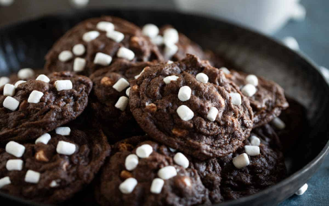 Quick Chocolate Chip Cookie Recipe with Hershey Bar - Perfect for Beginners