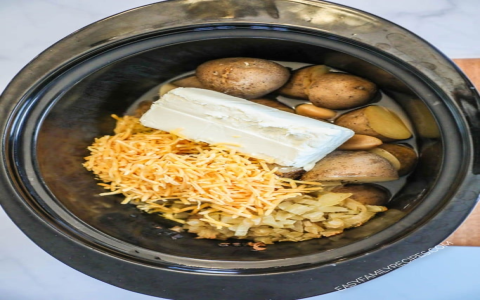 The Best Crock Pot Potato Soup with Cream Cheese: A Simple Recipe to Make a Creamy and Delicious Soup That the Whole Family Will Love