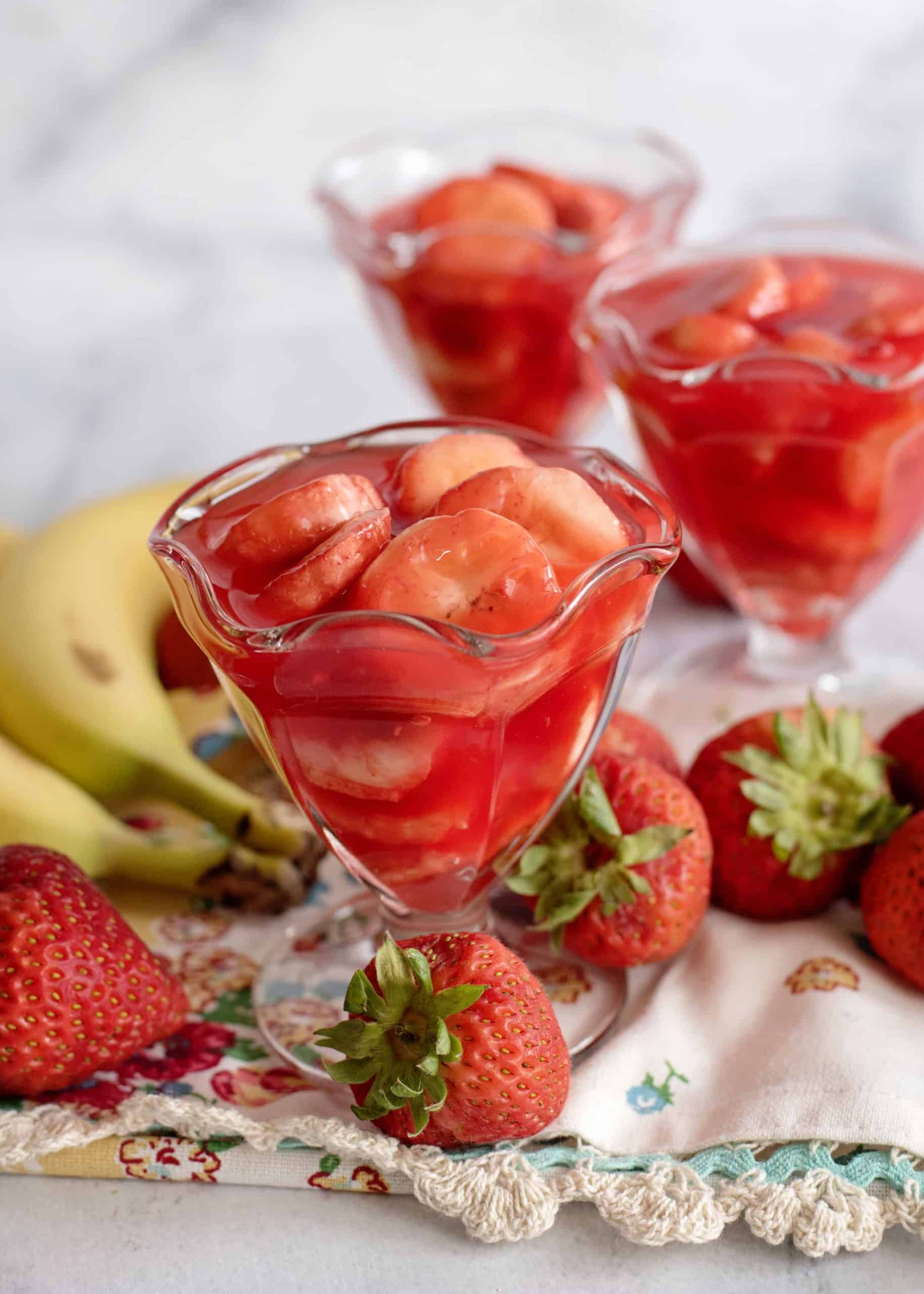 Quick dessert recipes with strawberries and bananas for a sweet treat.