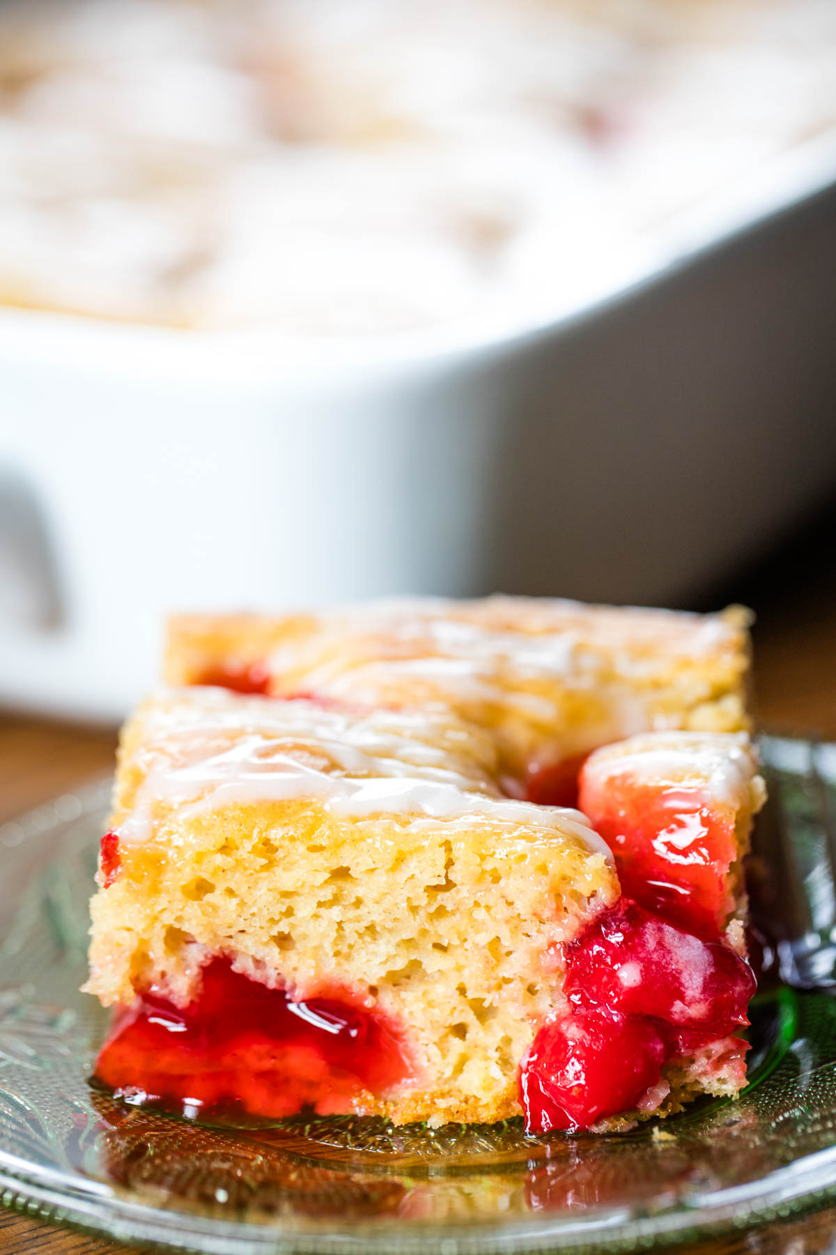 Easy Yellow Cake and Cherry Pie Filling Recipe: A Simple Dessert for Everyone!
