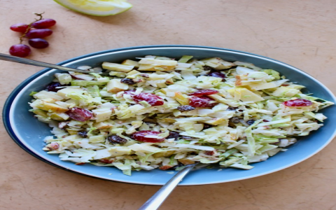 Celery and Apple Salad with Walnuts: The Perfect Taste.