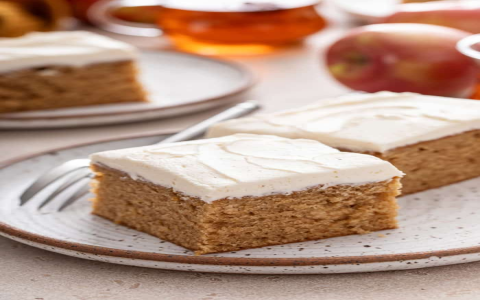Brown Butter Upside Down Apple Cake: A Quick Guide to Baking Perfection.
