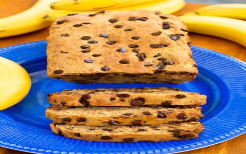 Quick 4 Ingredient Flourless Banana Bread-The Best Healthy Snack Ever!