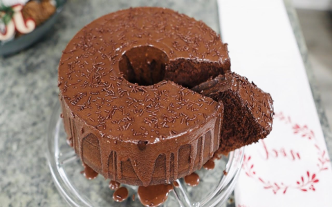 Simple Chocolate Pound Cake Recipe Using Cake Mix | Tips for a Moist, Rich Dessert