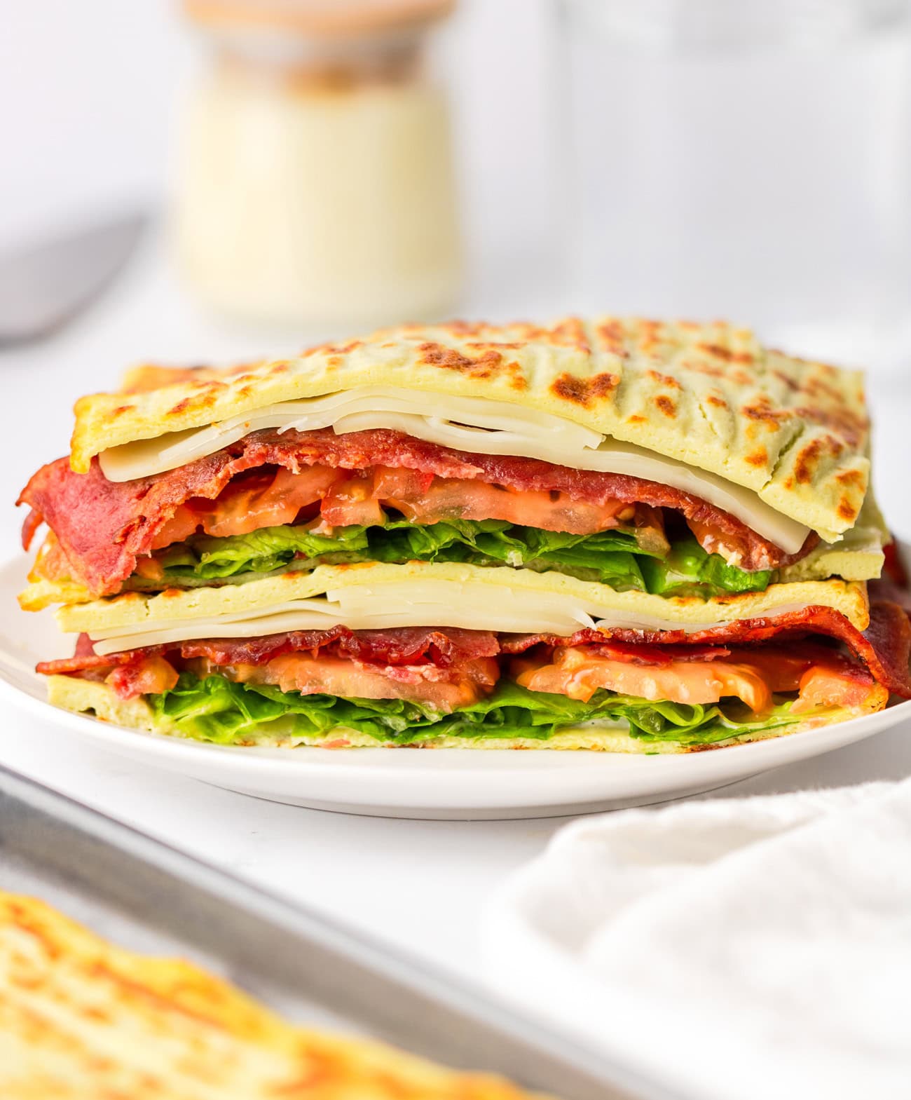 Avocado and Cottage Cheese Flatbread: The Perfect Light Lunch or Snack Idea!