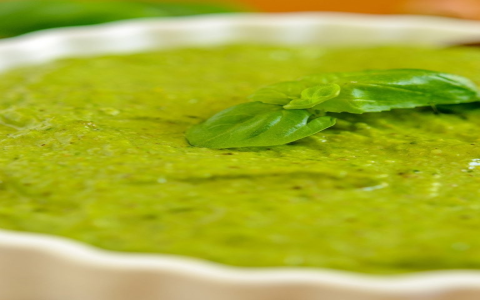 Make Creamy Pesto with Pistachio Nuts: A Simple Step-by-Step Guide