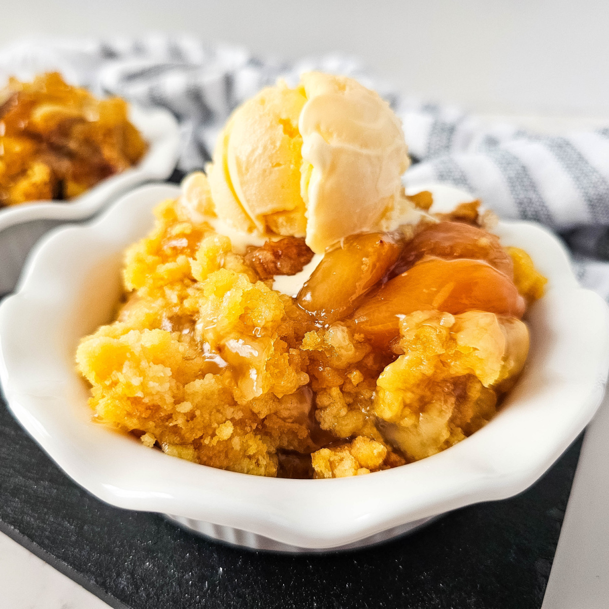 Quick Dessert 3 Ingredient Crock Pot Peach Cobbler Your Family Will Adore