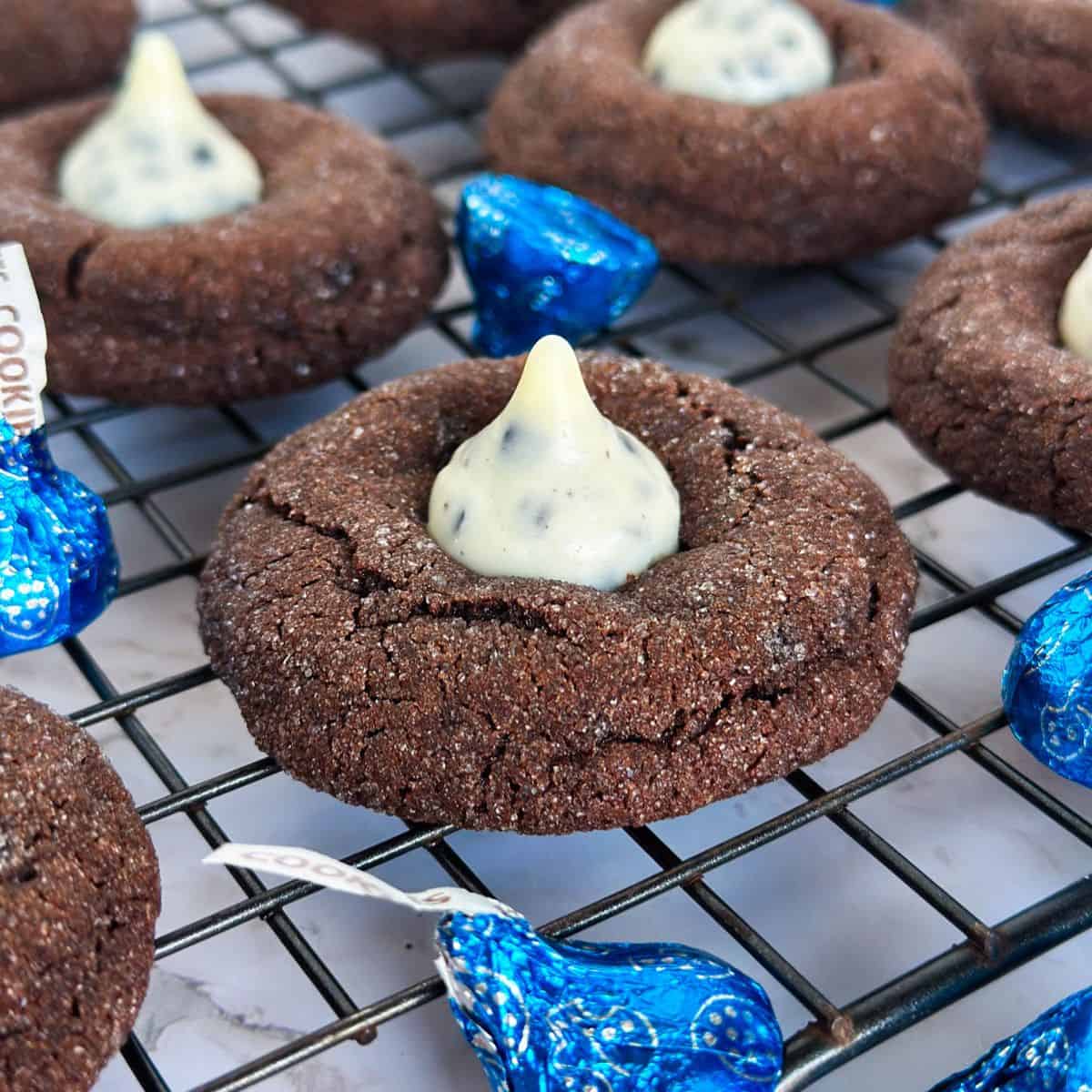 How to Make Cookies n Creme Chocolate Blossom Cookies at Home?