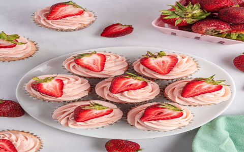 Best Lemon Cupcakes with Strawberry Icing: A Step-by-Step Guide.