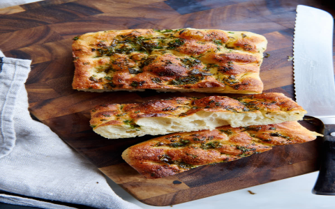 What to Serve with Focaccia: Quick and Tasty Meal Ideas