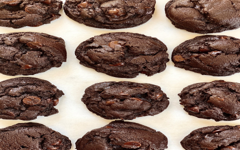Converting 8 Ounces of Chocolate Chips to Cups: The Bakers Simple Guide!