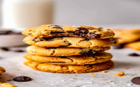 Converting 8 oz Chocolate Chips to Cups: Simple Baking Tips!