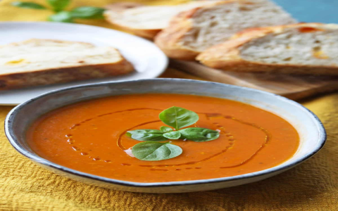 What to Serve with Tomato Soup (Simple & Delicious Pairings)