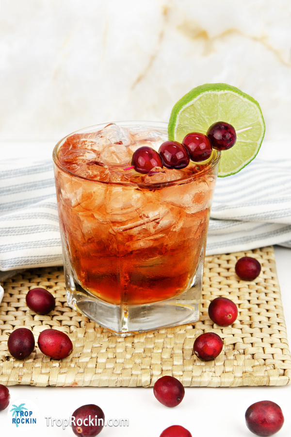 Crown and Cranberry: What Mixes Well With It? Find Out!